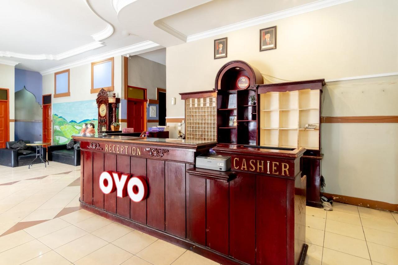 OYO 1364 Pondok Wisata Istana Xi Medan Bagian luar foto