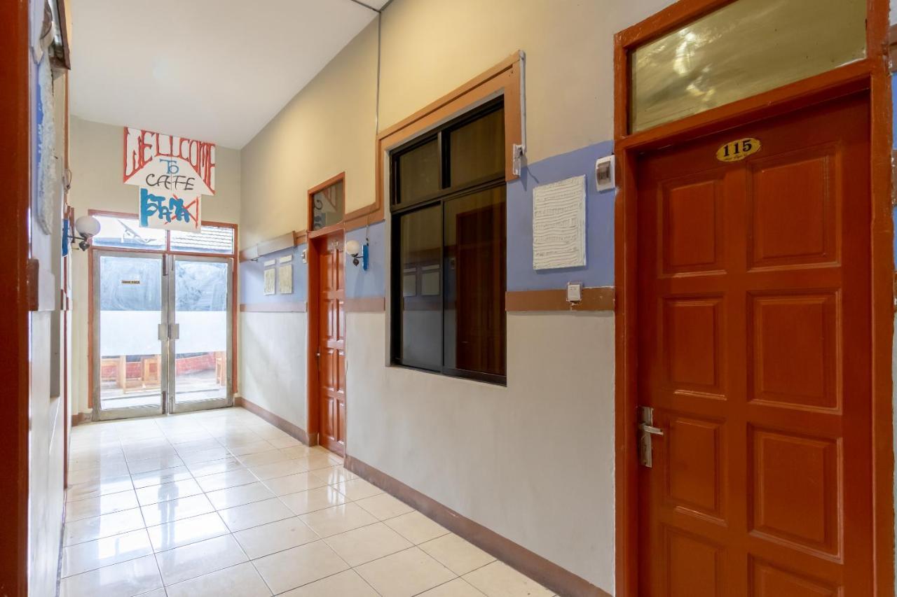 OYO 1364 Pondok Wisata Istana Xi Medan Bagian luar foto