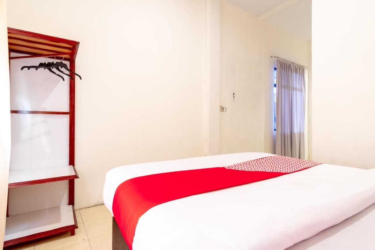 OYO 1364 Pondok Wisata Istana Xi Medan Bagian luar foto